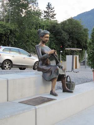 Denkmal für die Handarbeit. Bronzeskulptur, bronzefigur, bronzestatue