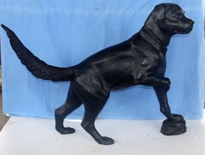 Bronzefigur eines Rottweilers. Bronzeskulptur Bronzefigur Bronzestatue